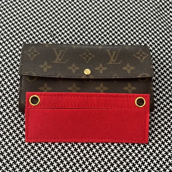 SOLD Louis Vuitton - Monogram Sarah Wallet - Picture 9 of 9